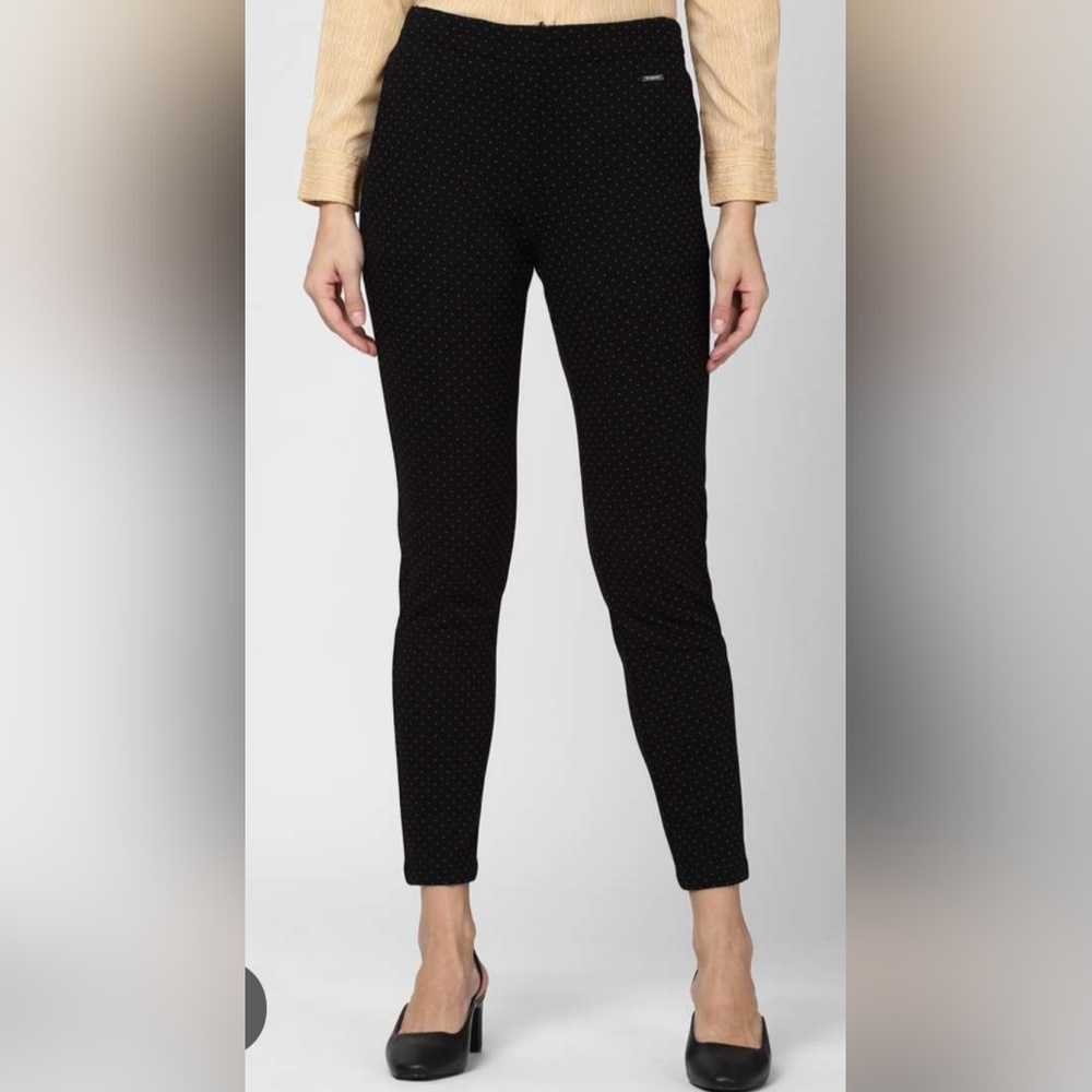Van Heusen Black Skinny Pants Sleek Design Size 2